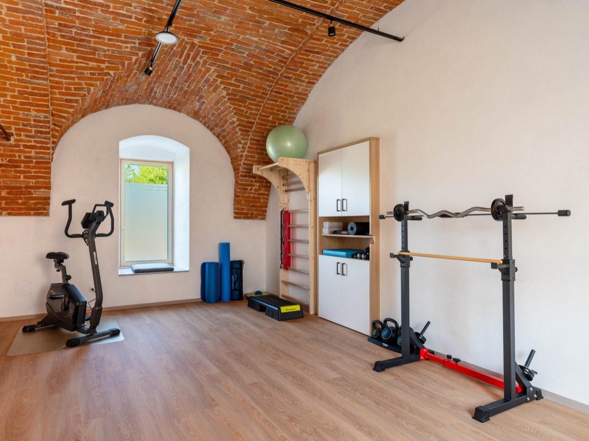 Trainingsraum mit Ziegelgewölbe